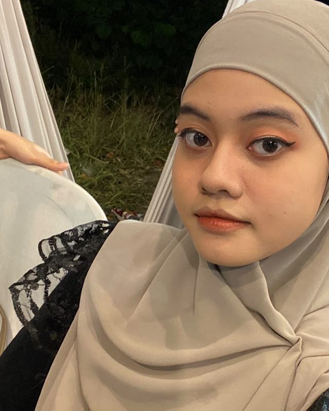 Syashi at an evening event