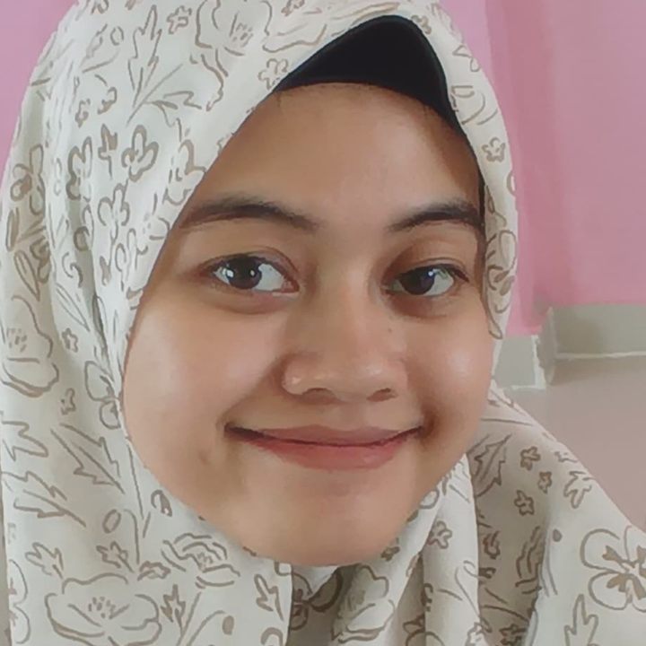 Syashi smiling